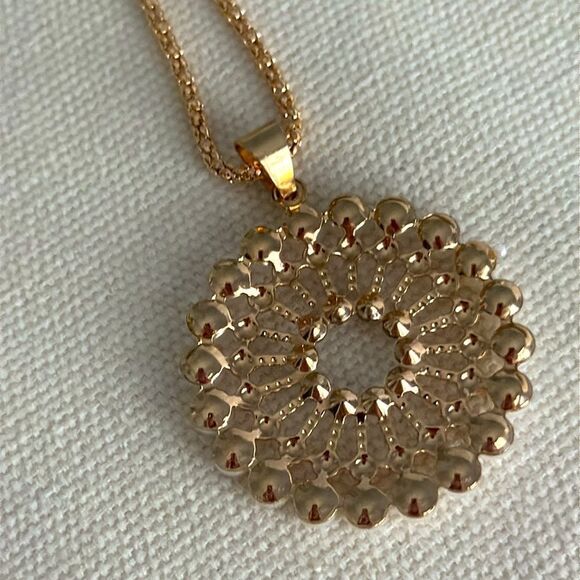 Men’s Gold Tone Faux Pearl Medallion Necklace, 30” Chain, Vintage Boho Rockstar - Picture 9 of 9